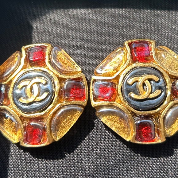 Chanel vintage clip on earrings - Picture 6 of 11